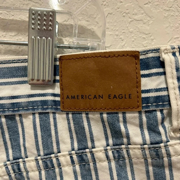 American Eagle Mom Shorts Blue and White Stripe - Picture 8 of 10